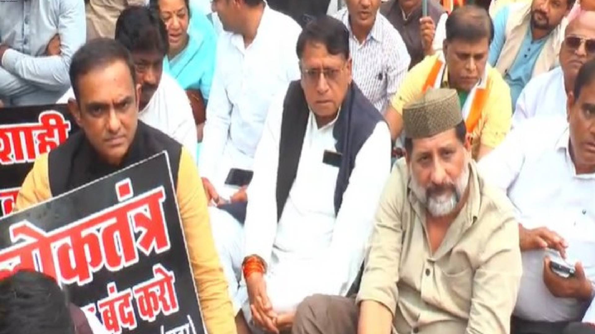 MP Congress protests outside IT office in Bhopal over party's frozen account